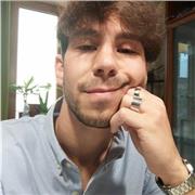 Laureato in lettere moderne impartisce lezioni di inglese, italiano, latino, storia e filosofia